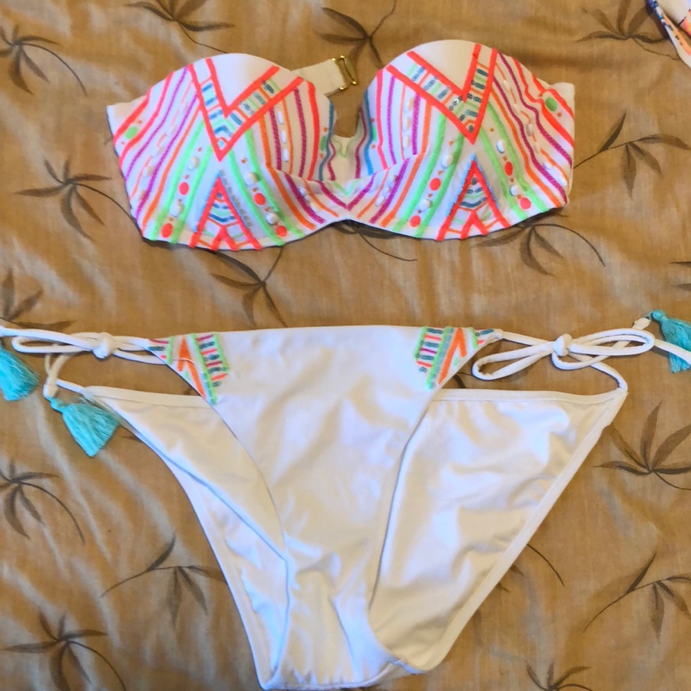 Victoria’s Secret two piece bathing suit. Top 36B.